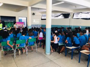 Palestra sobre cidadania, segurança no trânsito e vídeos educativos.