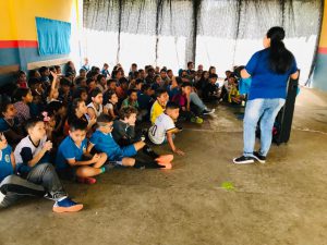 Palestra sobre cidadania, segurança no trânsito e vídeos educativos.