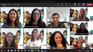 equipe dos Programas de Educação reunida para capacitação on-line