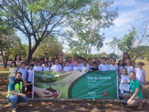 Comemoração do dia da árvore envolveu alunos, profissionais da VP e da secretaria de meio ambiente de Américo Brasiliense