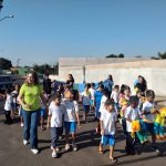 Alunos e professores da educação infantil da EMEI Roberto Afonso Pontes estavam empolgados com a passeata próxima da escola