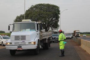 SAU 9 em Américo Brasiliense recebeu a ação educativa sobre o cinto de segurança e orientou motoristas e passageiros de carros de passeio e caminhões