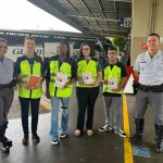 equipe ViaPaulista e Policiamento Militar Rodoviário preparados para a ação educativa sobre o uso do cinto de segurança nos ônibus intermunicipais