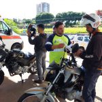 equipe da concessionária orientou os motociclistas sobre segurança no trânsito