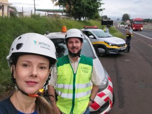 Equipe VP e PMRV no acostamento da SP345 nas proximidades do Km31