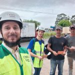 conversamos e orientamos pedestres e ciclistas que passaram pela marginal próximo ao Km31