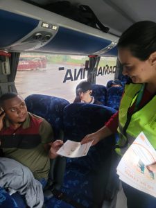 equipe aproveitou para solicitar que os passageiros colocassem os cintos antes de partirem em viagem