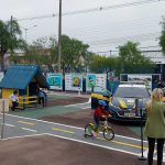 Alunos Conhecendo e Aprendendo na Mini Cidade de Transito