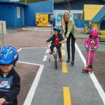 Alunos Conhecendo e Aprendendo na Mini Cidade de Transito