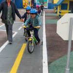 Alunos Conhecendo e Aprendendo na Mini Cidade de Transito
