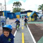 Alunos Conhecendo e Aprendendo na Mini Cidade de Transito