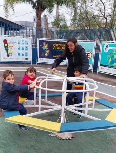 Alunos Conhecendo e Aprendendo na Mini Cidade de Transito