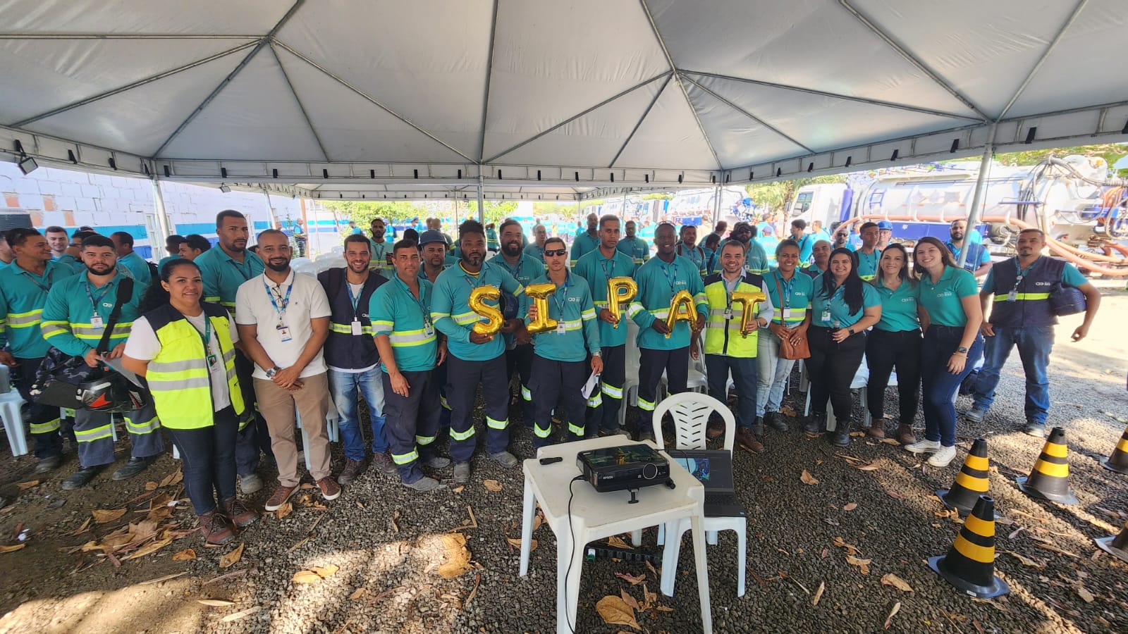 Equipe Arteris e participantes da ação