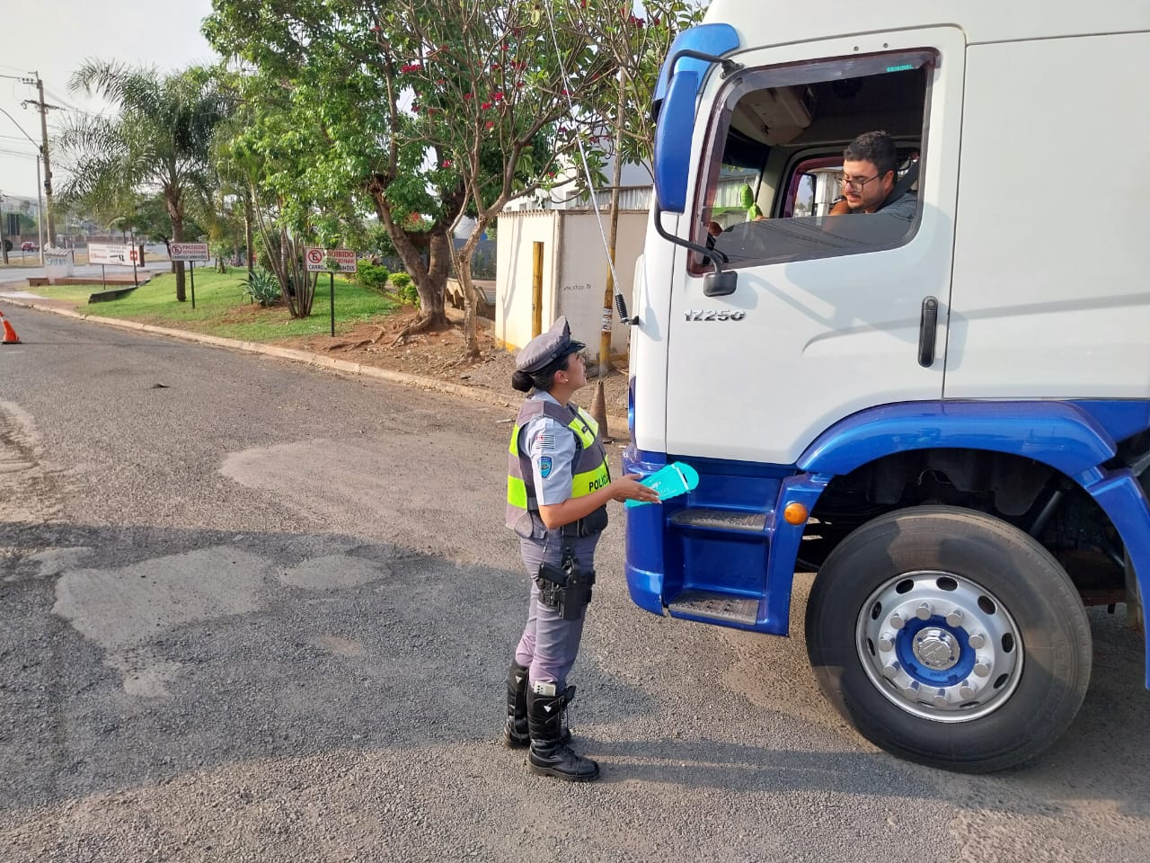 Policia rodoviária abordagem educativa