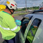 Abordagem educativa alertou sobre os riscos de acidentes com trabalhadores de rodovias