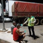 Abordagem educativa alertou sobre os riscos de acidentes com trabalhadores de rodovias