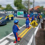 Alunos Conhecendo e Aprendendo na Mini Cidade de Transito
