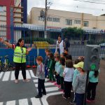 Alunos Conhecendo e Aprendendo na Mini Cidade de Transito