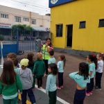Alunos Conhecendo e Aprendendo na Mini Cidade de Transito