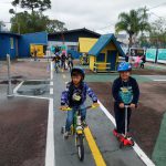Alunos Conhecendo e Aprendendo na Mini Cidade de Transito