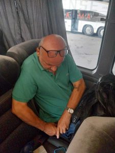 Participante Colocando o Cinto