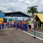Alunos Conhecendo e Aprendendo na Mini Cidade de Transito