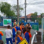 Alunos Conhecendo e Aprendendo na Mini Cidade de Transito