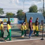 Alunos Conhecendo e Aprendendo na Mini Cidade de Transito