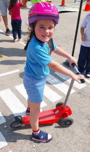 Alunos Conhecendo e Aprendendo na Mini Cidade de Transito