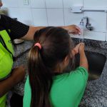 Ensinando os Alunos a Melhor Maneira de Lavar as Mãos