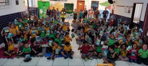 Entrega das Revistinhas aos Alunos