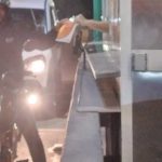 A Arteris Fluminense realizou, na BR101, Km 252, sentido Norte e Sul, Praça 04, em Rio Bonito, durante o feriado de carnaval, ações educativas com objetivo de conscientizar os motociclistas em prol de um Carnaval Seguro e a fim de reduzir o índice de sinistros com esse público. Foram entregues 25 panfletos.