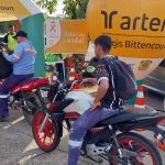 Instalação de antena corta pipa e higienização de capacetes.