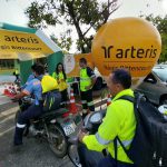 Instalação de antena corta pipa e higienização de capacetes.