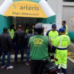 Higienização de capacetes e cristalização das viseiras.
