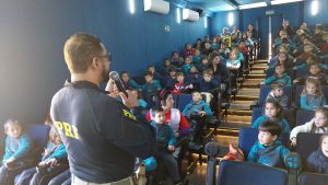 Visita Carreta Cinema e Mini Cidade PRF