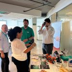 Demonstração de uso dos óculos simuladores