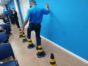 Prática com óculos simuladores