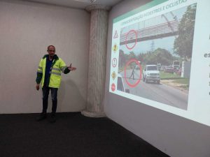 Palestra sobre boas práticas de segurança no trânsito urbano