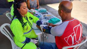 Aferição de pressão arterial, batimentos e IMC
