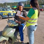 orientados sobre trafegar, se exercitar por locais adequados e o uso do capacete.