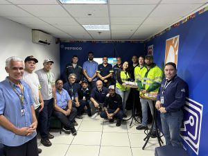 Equipe Arteris Litoral Sul e colaboradores da Empresa Pepsico.