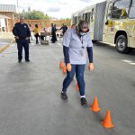 Uso do óculos simulador.