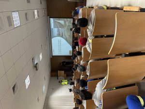 Colaboradores da empresa Eleng sendo orientados.