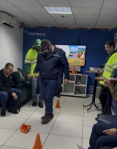 Uso do óculos simulador.