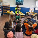 bate papo sobre reciclagem, como separar corretamente, a importância e o tempo que alguns produtos levam para se decomporem.