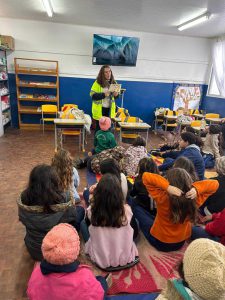 bate papo sobre reciclagem, como separar corretamente, a importância e o tempo que alguns produtos levam para se decomporem.