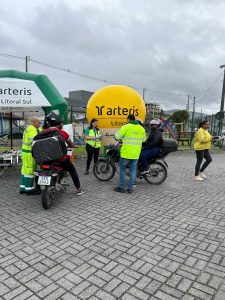 Abordagem dos motociclistas e preenchimentos dos formulários.