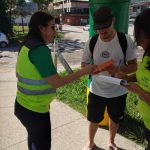 Usuários sendo orientados a contribuir para uma melhor segurança no trânsito.