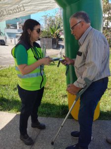 Usuários sendo orientados a contribuir para uma melhor segurança no trânsito.